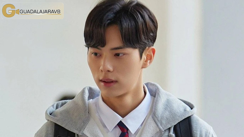 Lee Chae-min – Tài Năng Trẻ Đang Bùng Nổ Trong Làng Giải Trí Hàn 1 Lee Chae-min đã tham gia nhiều bộ phim truyền hình và điện ảnh