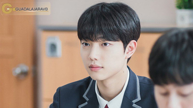 Jo Joon-young: Hành Trình Từ Tân Binh Đến Ngôi Sao Trẻ Triển Vọng Của SM Entertainment 3 Jo Joon-young sở hữu ngoại hình cực kì điển trai